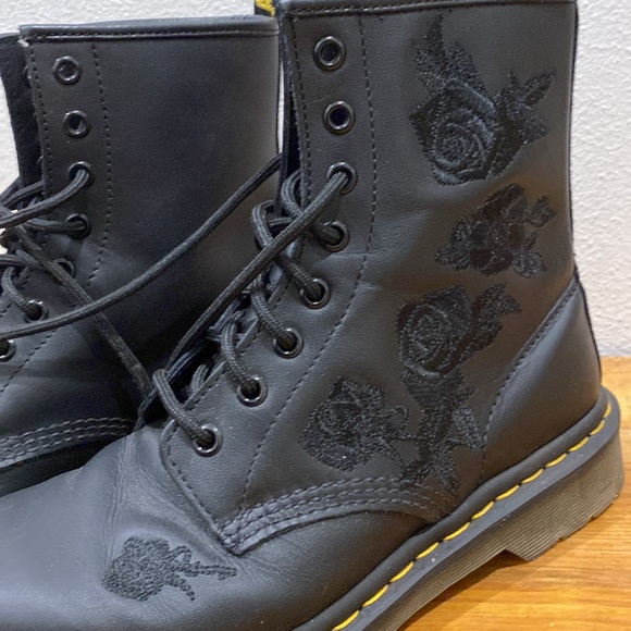 Dr. Martens Vonda Floral Lace-Up Boots - Picture 2 of 6